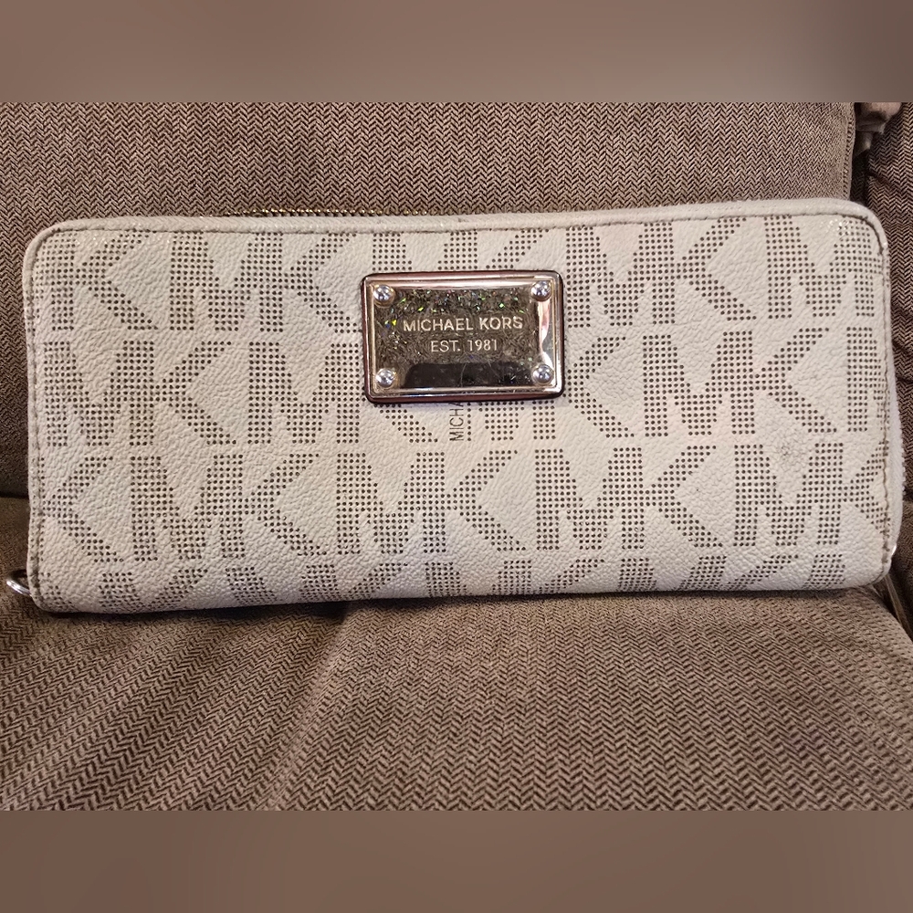 Michael Kors Beige Wallet